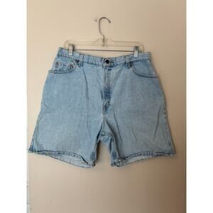 Levis Women's Vintage 551 Relaxed Fit Jean Shorts Size 16 Light Wash